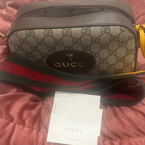 Gucci Beige Monogram Bag with Red and Green Strap - Picture 2 of 7